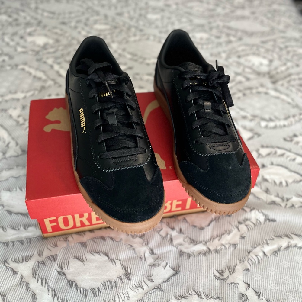 PUMA Men's Black and Gold Sneakers